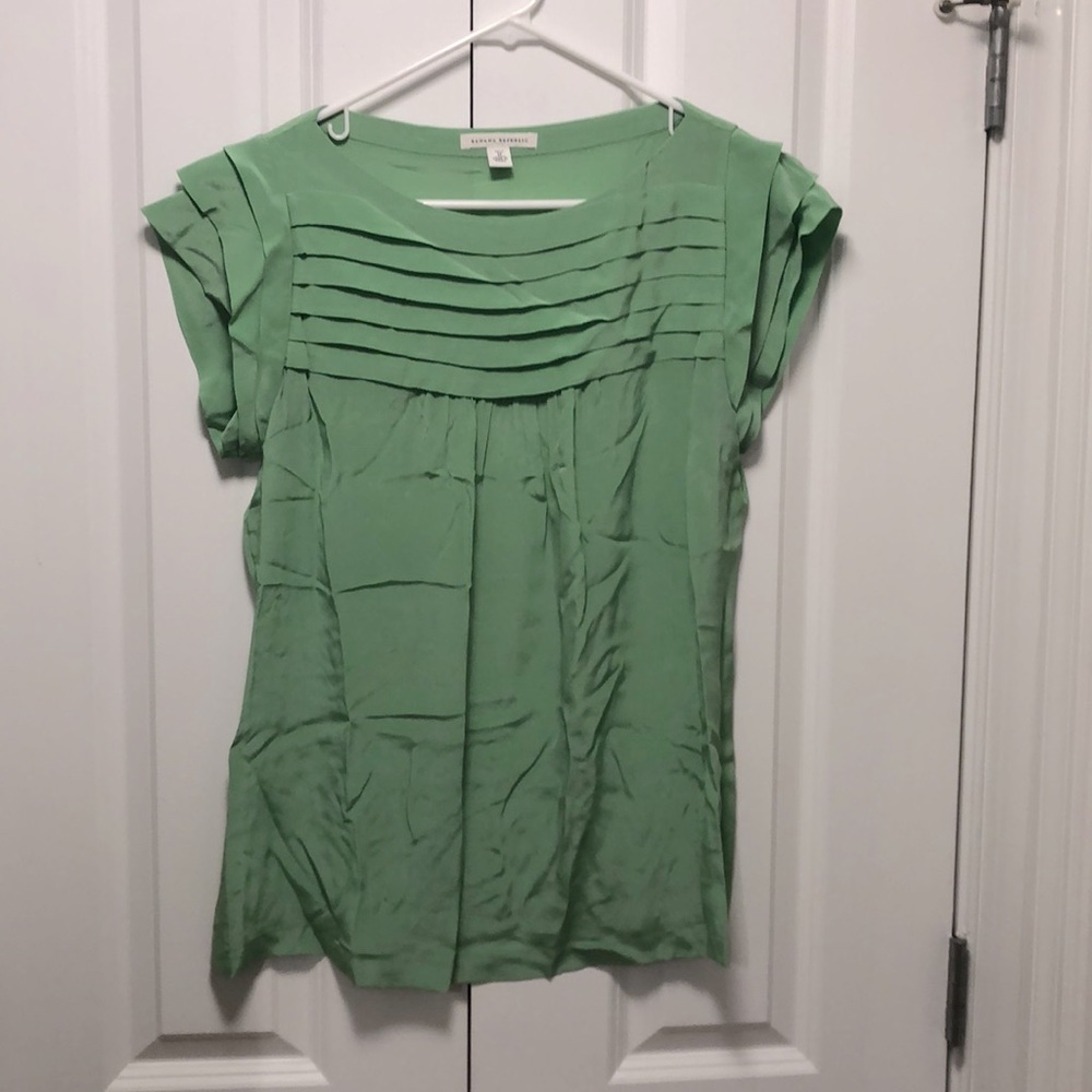 Light green silk Banana Republic top - Sz M